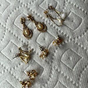 Elegant Gold and Pearl Earrings Set